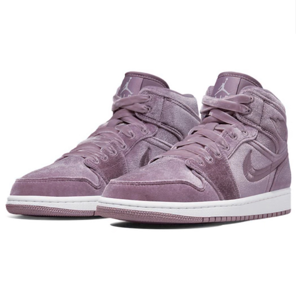 🚫 SOLD 🚫 Nike Air Jordan 1 Mid 'Purple Velvet'